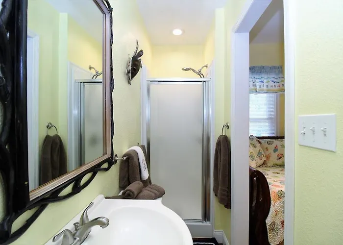 Navy Point Bungalow Holiday home Pensacola