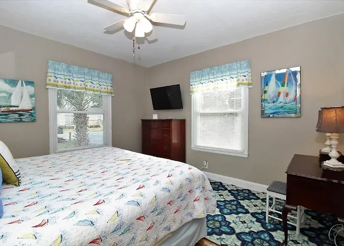 Navy Point Bungalow Holiday home