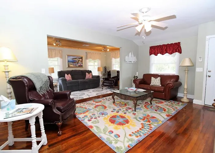 Navy Point Bungalow Holiday home *